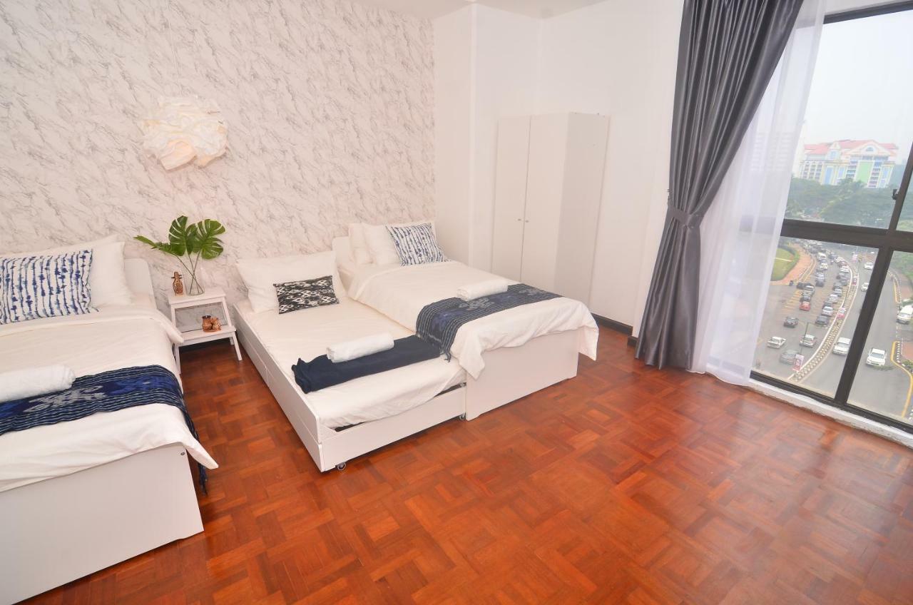New Riverbank Suites - Waterfront Kuching City エクステリア 写真