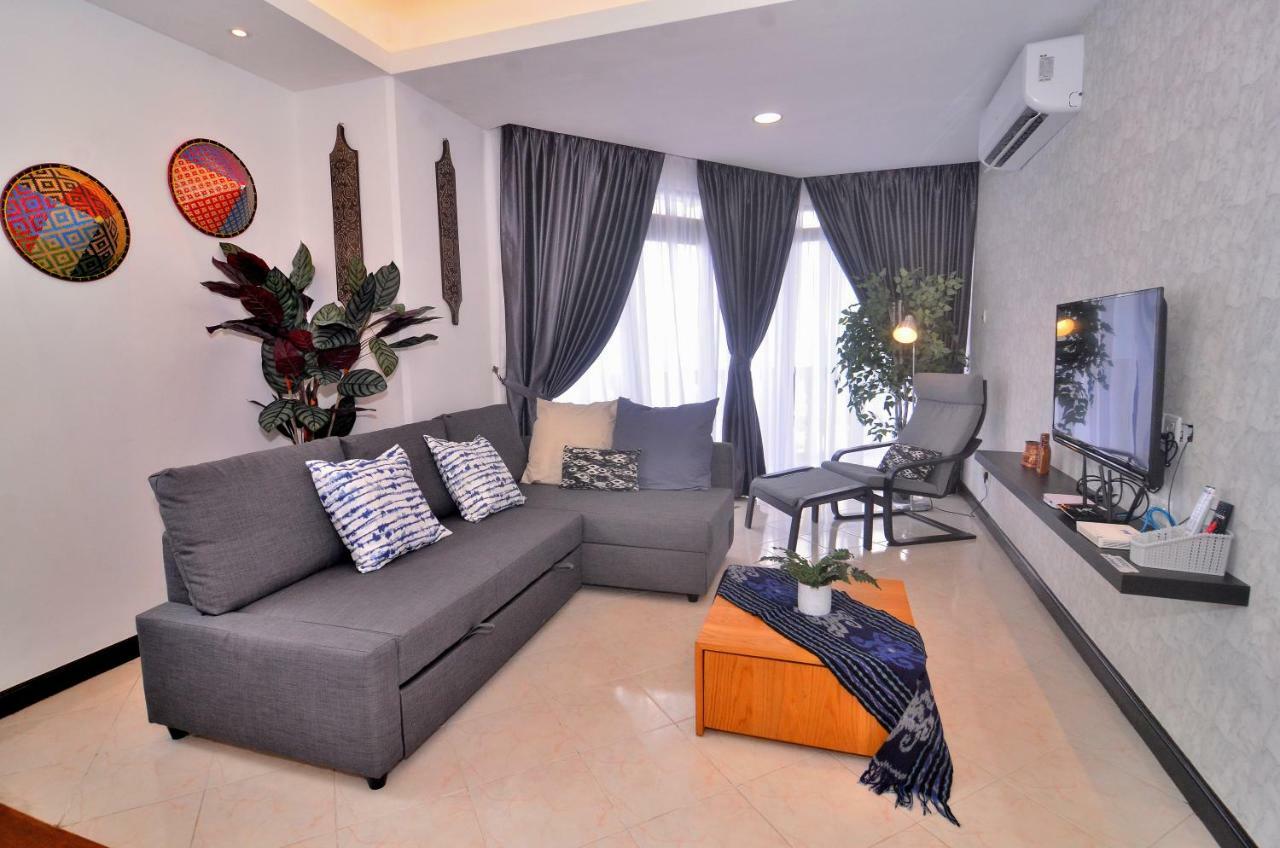 New Riverbank Suites - Waterfront Kuching City エクステリア 写真
